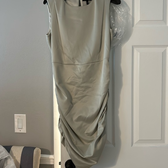 Dresses & Skirts - Guess dress